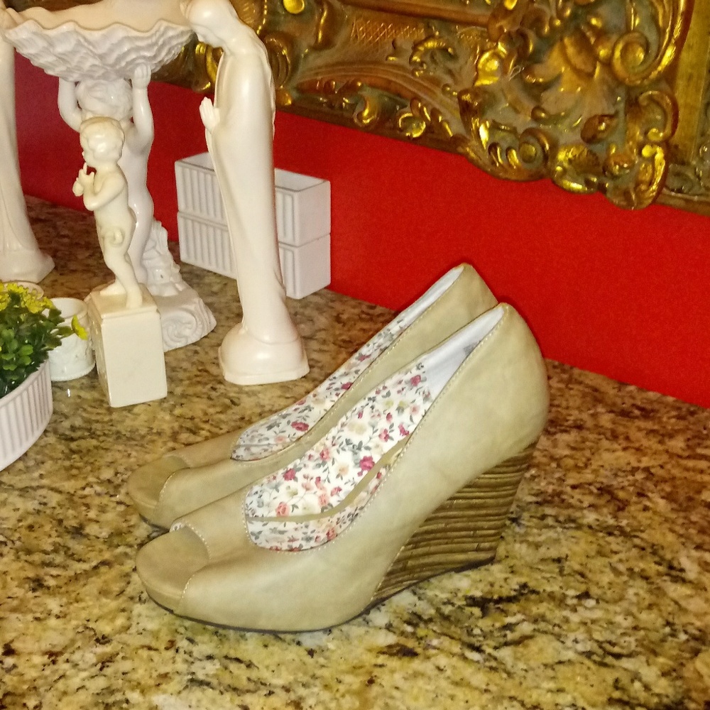 Unlisted Fresh Faced Wedges by Kenneth Cole